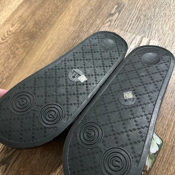 Gucci Black Slide Sandals - Picture 4 of 4